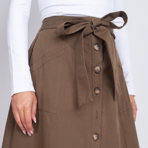 LAST 1❗️VERY J Feminine Chic Olive Midi Skirt - Picture 3 of 7